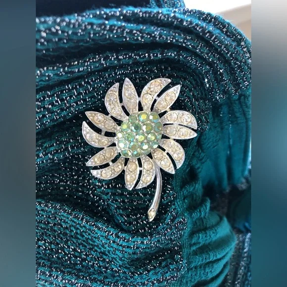 🎉❤️Vintage Sarah Coventry Silver Tone Flower Brooch - Picture 3 of 8